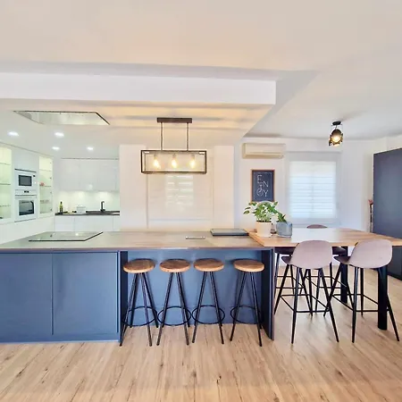 Sr Luxury Penthouse Apartment